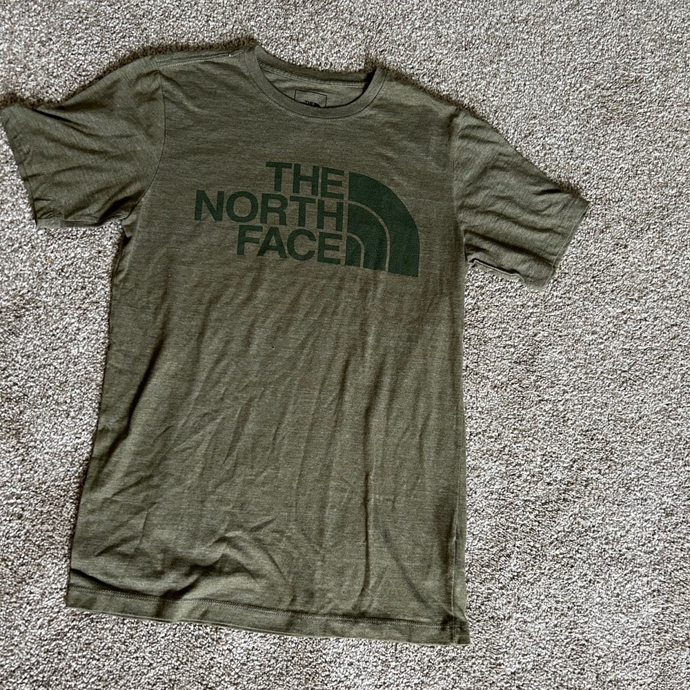 Men’s The North Face tee